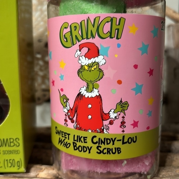 NEW GROUCHY GRINCH GRAPE COAL BATH BOMBS & SWEET CINDY LOU WHO FRUITY BODY SCRUB - Picture 2 of 15